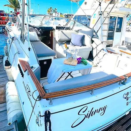 Barco Sihnny - Puerto Colón Costa Adeje (Tenerife)