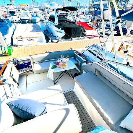 Barco Sihnny - Puerto Colon Botel Costa Adeje (Tenerife)